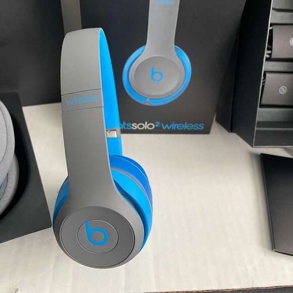Beats Solo2 Wireless On-Ear Headphone, Active Collection - Picture 2 of 12